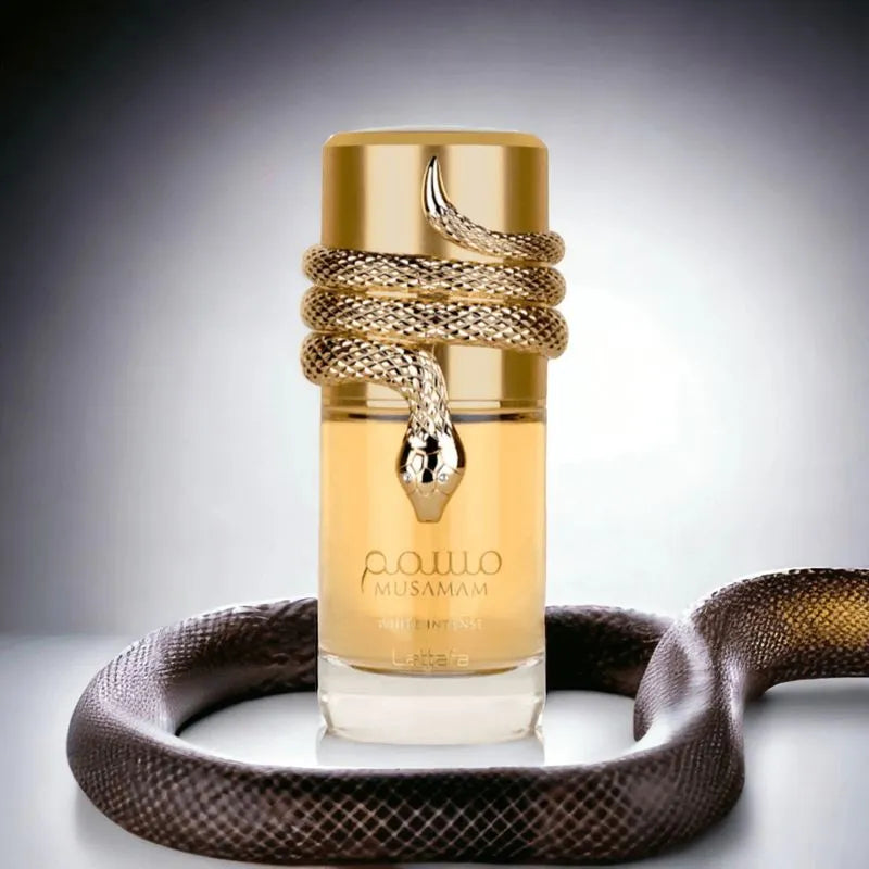 Musamam White Intense Lattafa perfume árabe unissex luxuoso, com notas especiadas e amadeiradas. Fixação intensa e presença marcante.