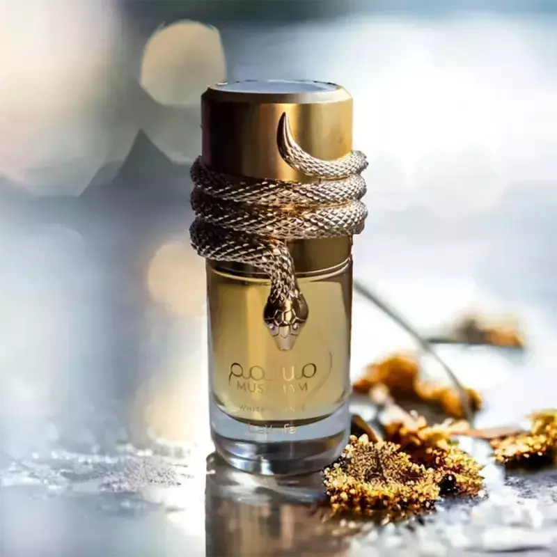 Musamam White Intense Lattafa perfume árabe unissex luxuoso, com notas especiadas e amadeiradas. Fixação intensa e presença marcante.