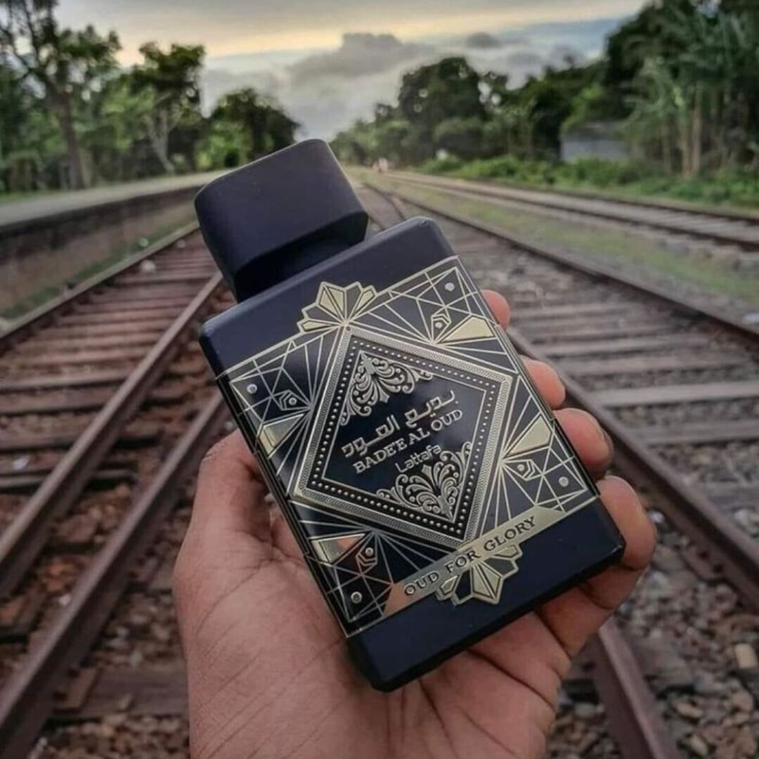 Bade’e Al Oud For Glory Lattafa perfume árabe unissex intenso e sofisticado, com oud marcante e fixação duradoura. Luxo em cada borrifada.