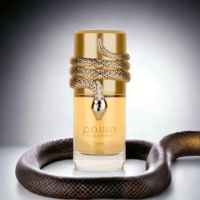 Musamam White Intense Lattafa perfume árabe unissex luxuoso, com notas especiadas e amadeiradas. Fixação intensa e presença marcante.