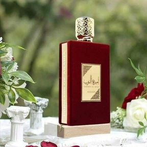 Ameerat Al Arab Lattafa perfume árabe feminino intenso e luxuoso, com notas florais, doces e amadeiradas. Sofisticação e presença marcante.