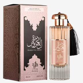 Durrat Al Aroos Al Wataniah perfume árabe feminino luxuoso, doce e floral, com fixação intensa. A fragrância perfeita para noites marcantes.